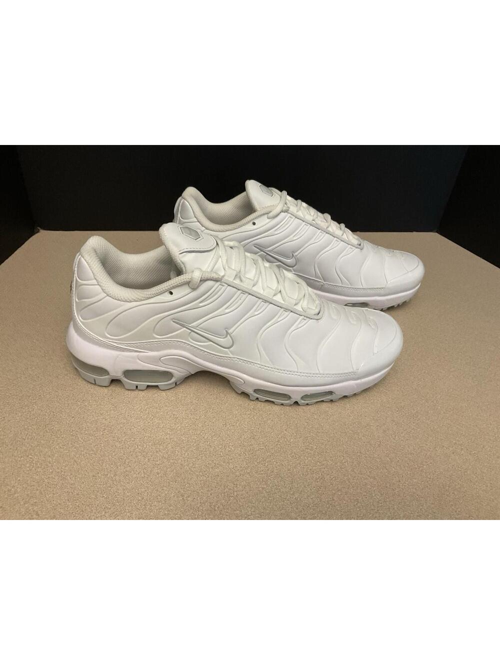 New! Mens Nike Air Max Plus Triple White Golf Shoes. FZ4150-100. Size 10. Nice!